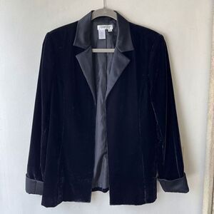 NWOT Midnight Blue Velvet Blazer Black Satin Lapel Cuffs Size M